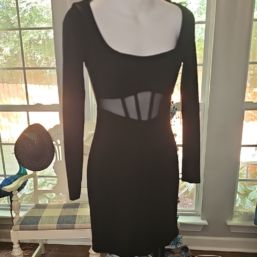 BALLY 44 NWT Black Long Sleeve Black Form Fitting  Dress with Scoop Neck